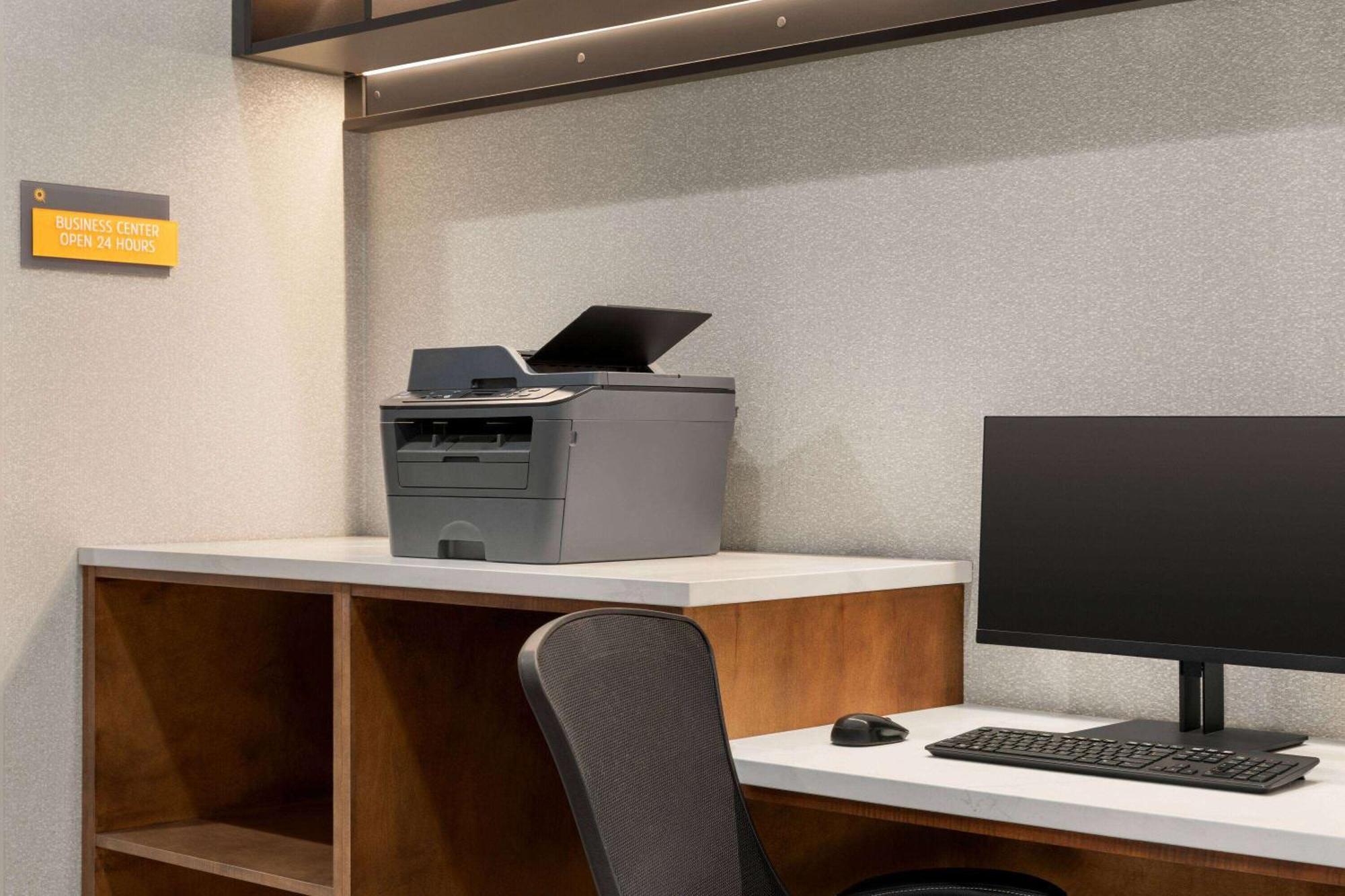 La Quinta Inn & Suites By Wyndham Austin South ภายนอก รูปภาพ